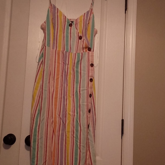 a.n.a Dresses & Skirts - Flattering sun maxi dress